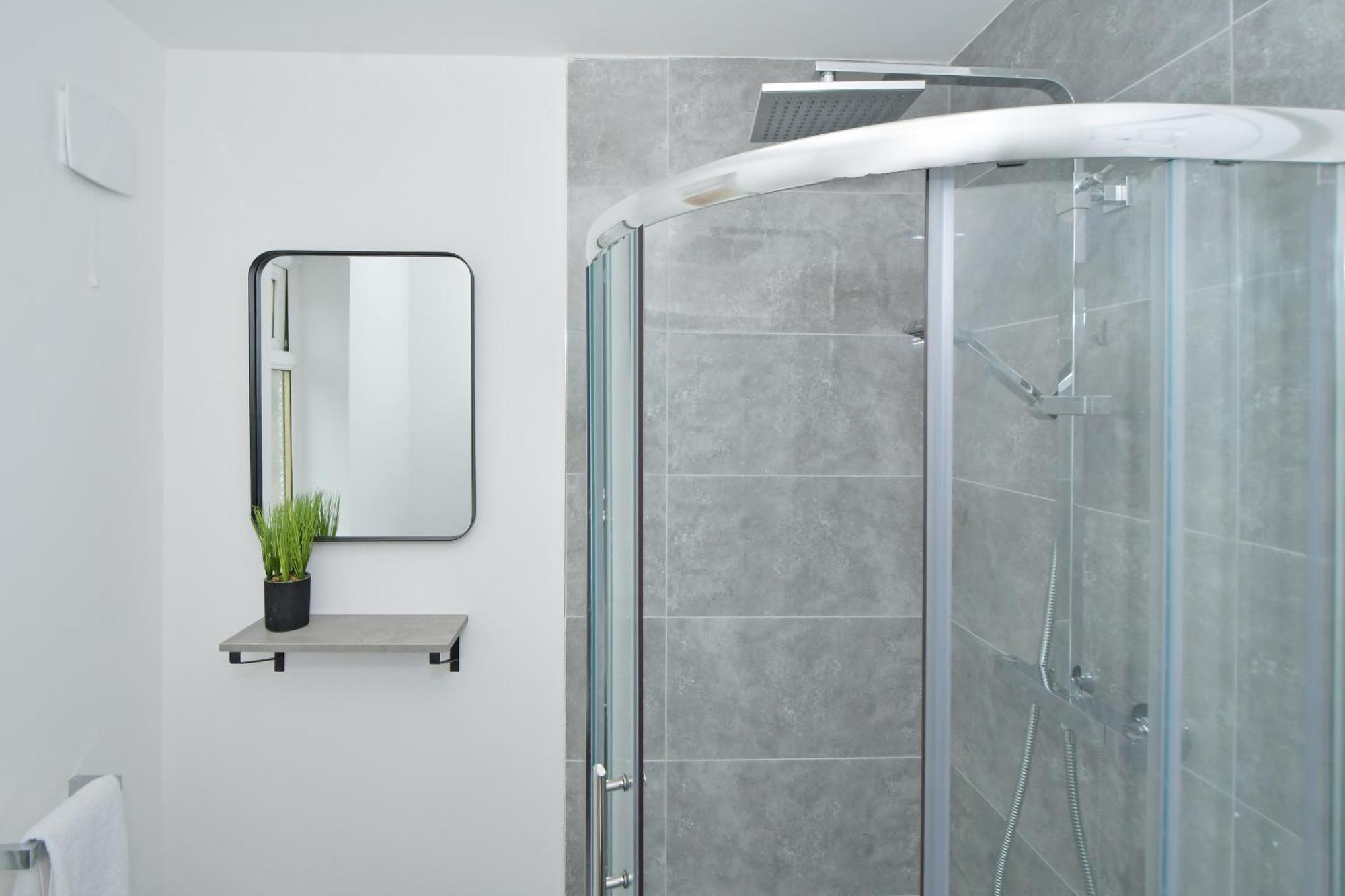 Sapphire Apartments By Yourstays - Luxury 2 Bedroom Apartments In Crewe Exteriör bild