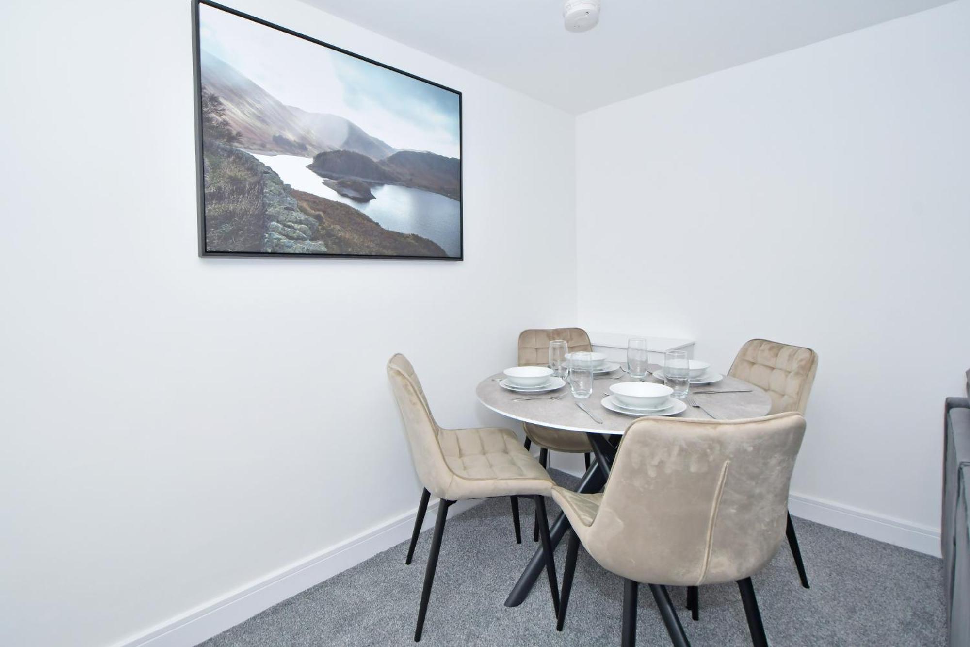 Sapphire Apartments By Yourstays - Luxury 2 Bedroom Apartments In Crewe Exteriör bild