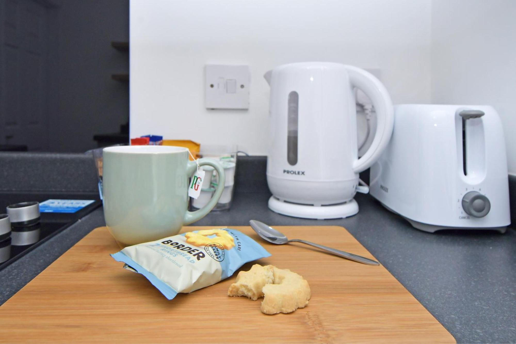Sapphire Apartments By Yourstays - Luxury 2 Bedroom Apartments In Crewe Exteriör bild