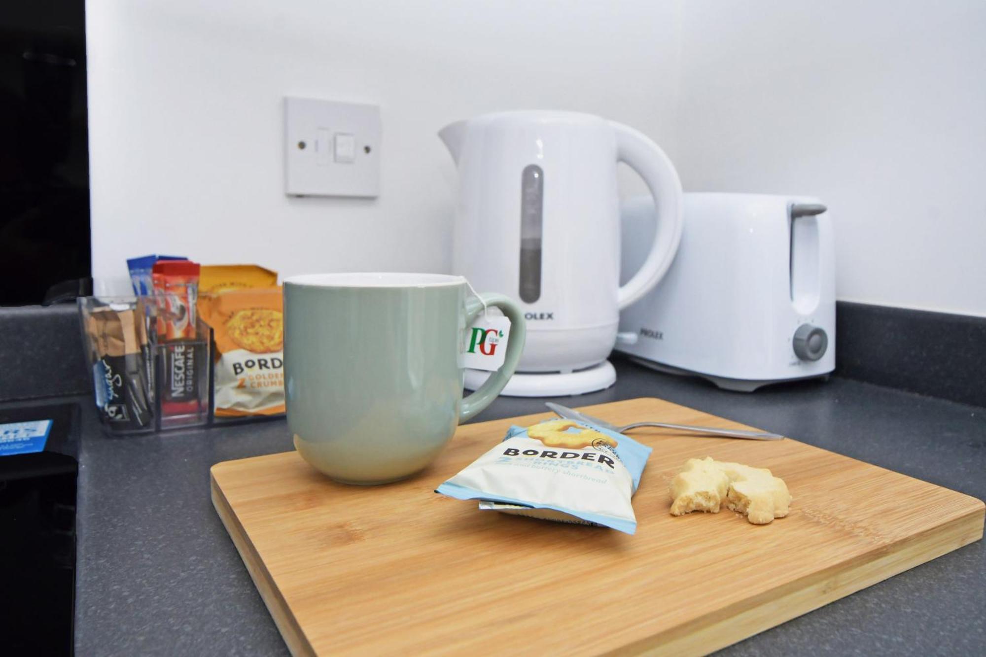 Sapphire Apartments By Yourstays - Luxury 2 Bedroom Apartments In Crewe Exteriör bild