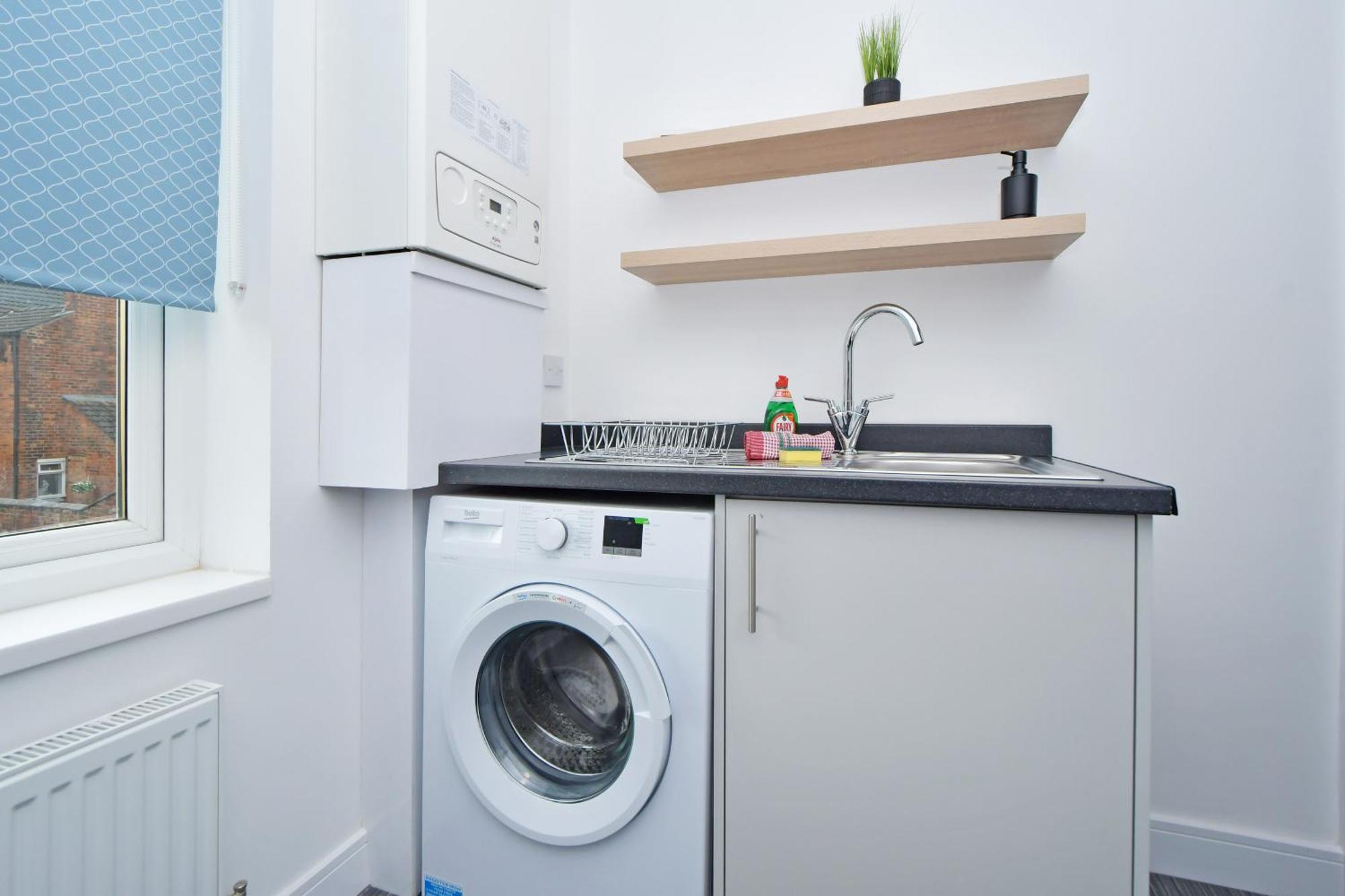 Sapphire Apartments By Yourstays - Luxury 2 Bedroom Apartments In Crewe Exteriör bild