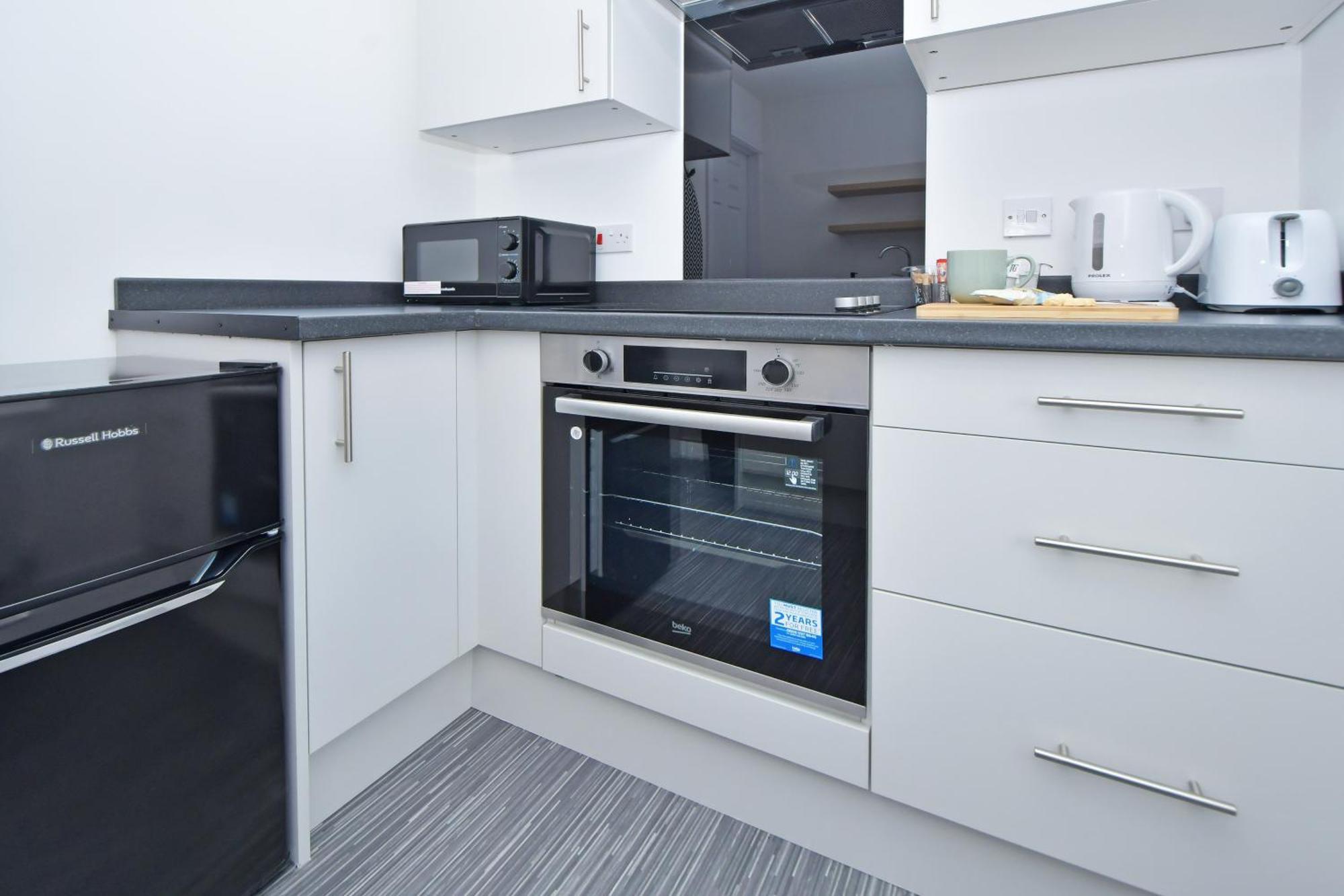 Sapphire Apartments By Yourstays - Luxury 2 Bedroom Apartments In Crewe Exteriör bild