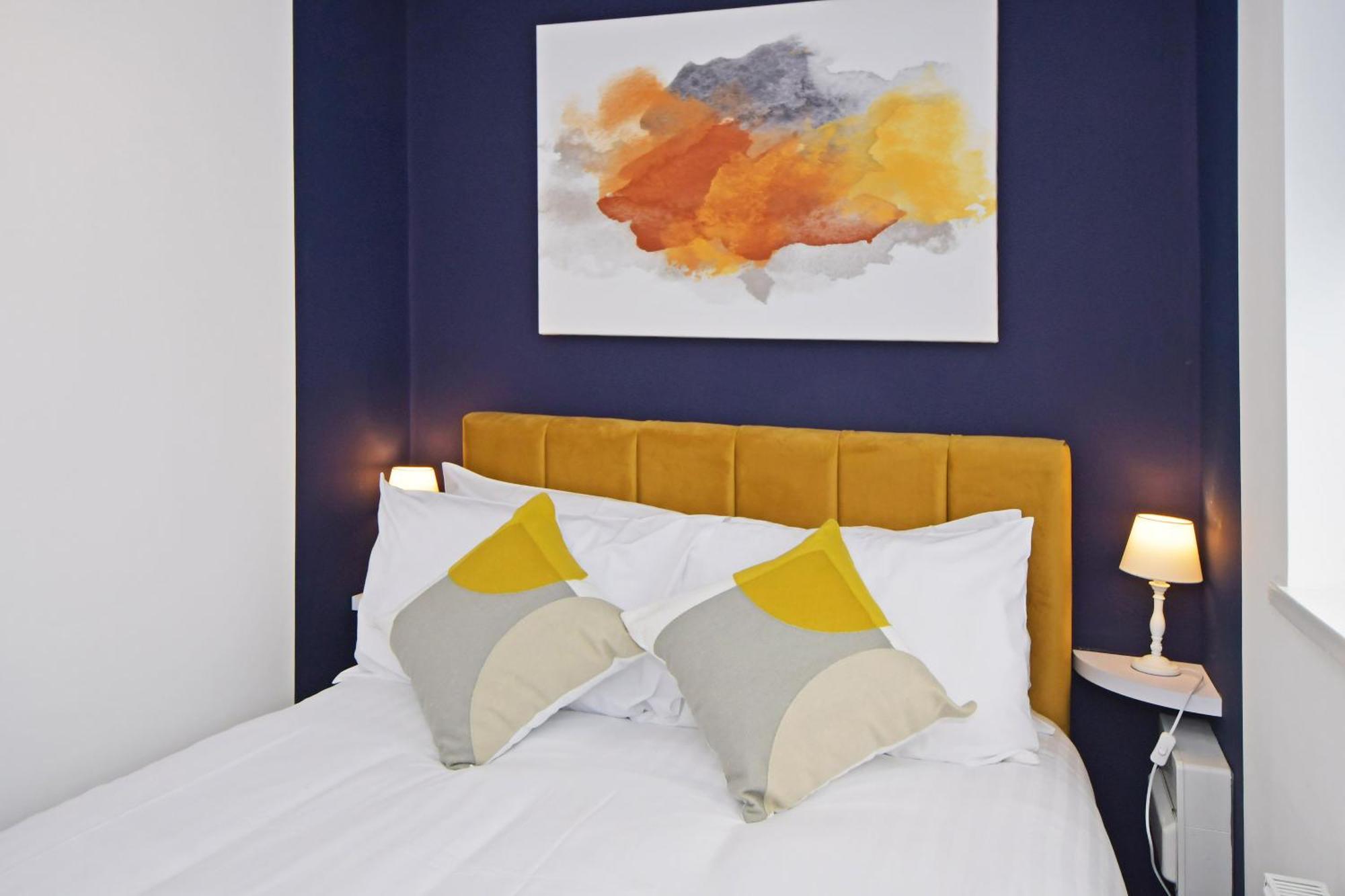 Sapphire Apartments By Yourstays - Luxury 2 Bedroom Apartments In Crewe Exteriör bild