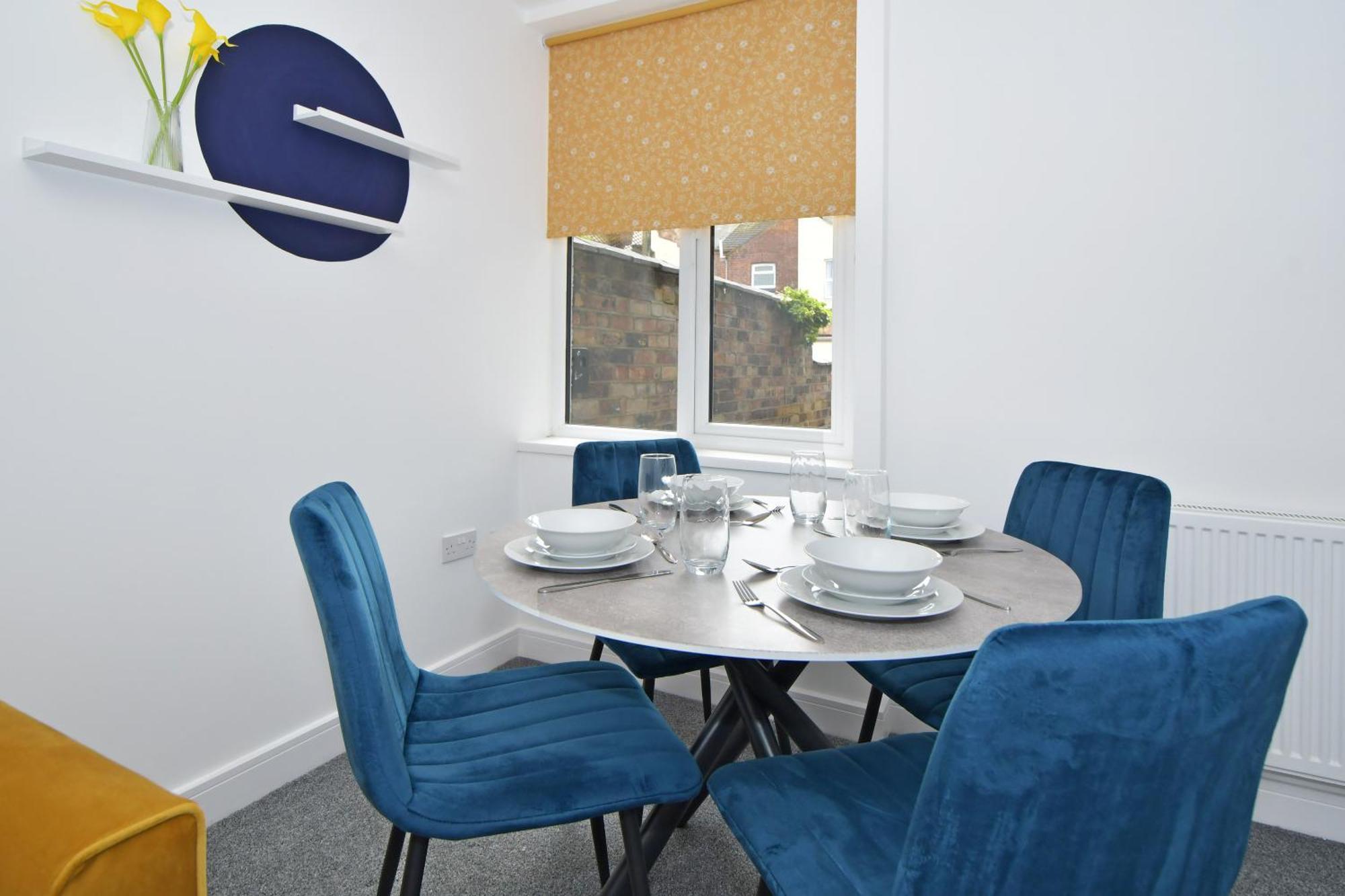 Sapphire Apartments By Yourstays - Luxury 2 Bedroom Apartments In Crewe Exteriör bild