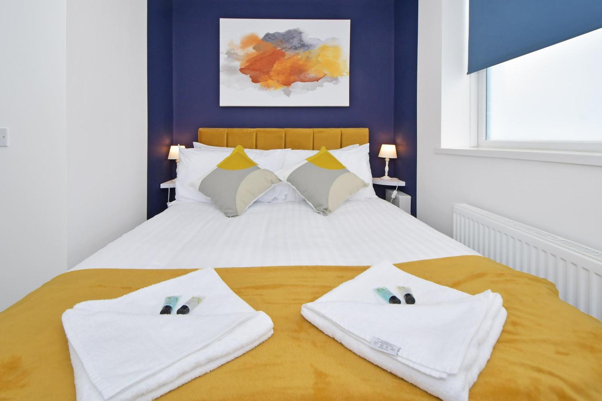 Sapphire Apartments By Yourstays - Luxury 2 Bedroom Apartments In Crewe Exteriör bild
