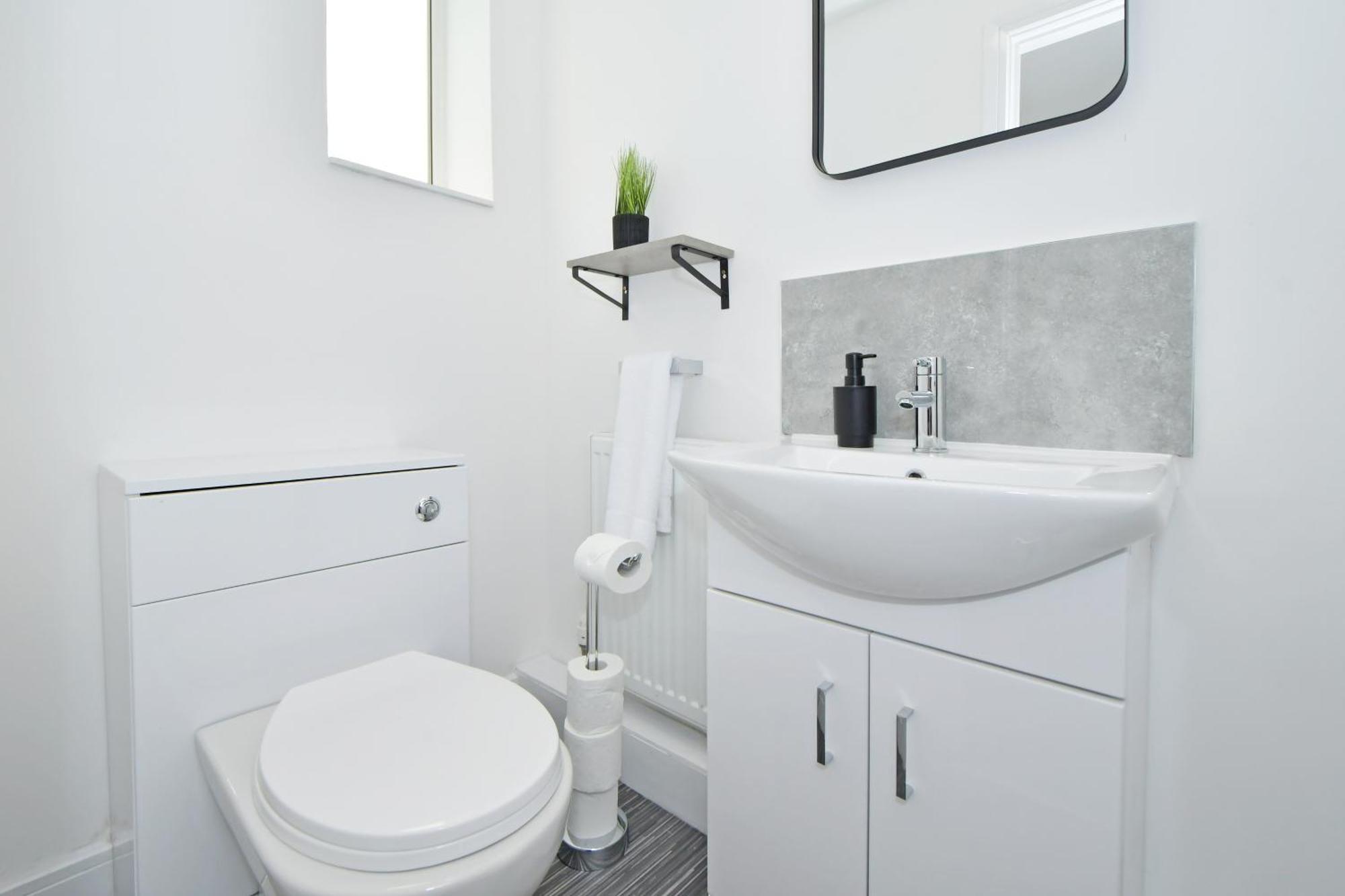 Sapphire Apartments By Yourstays - Luxury 2 Bedroom Apartments In Crewe Exteriör bild