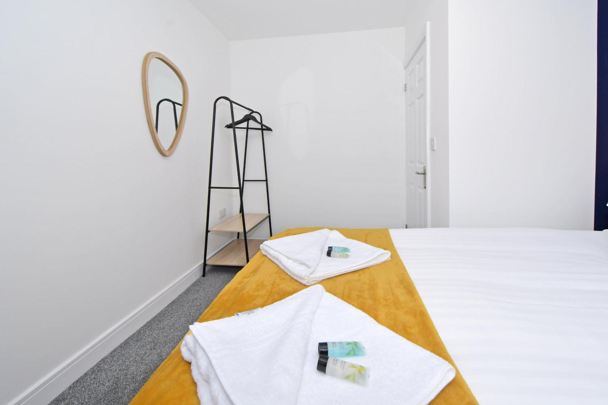 Sapphire Apartments By Yourstays - Luxury 2 Bedroom Apartments In Crewe Exteriör bild