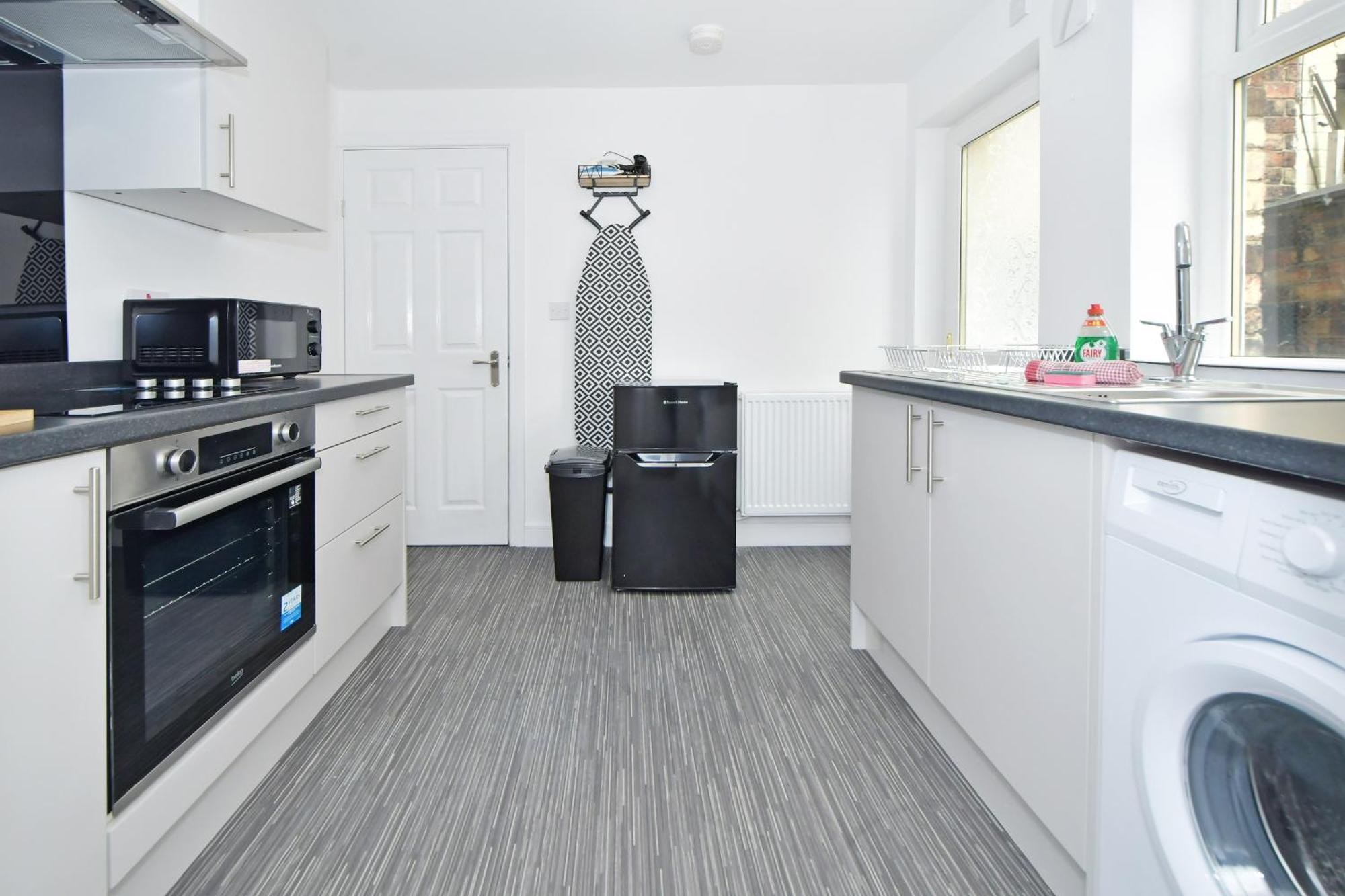 Sapphire Apartments By Yourstays - Luxury 2 Bedroom Apartments In Crewe Exteriör bild