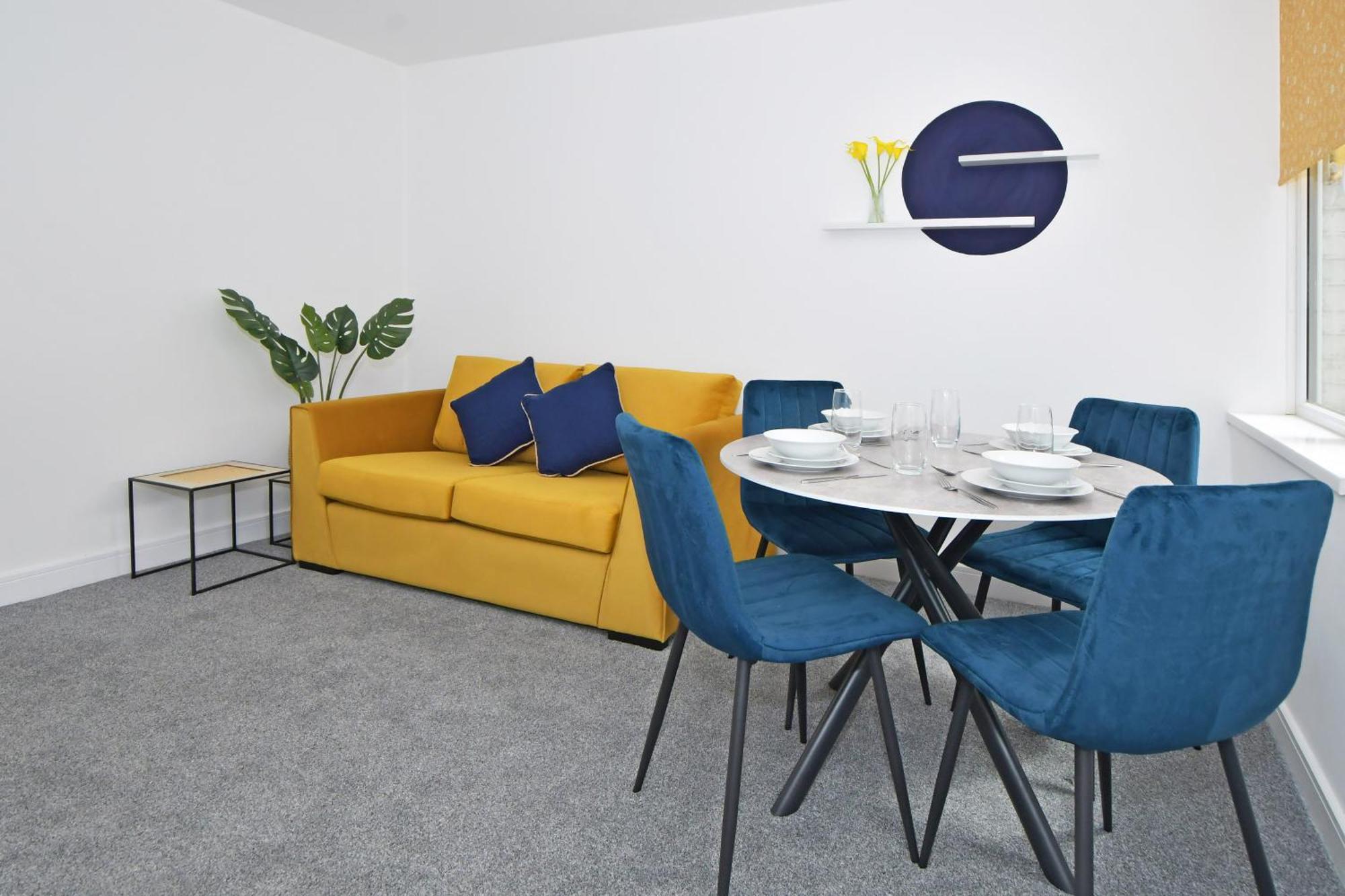 Sapphire Apartments By Yourstays - Luxury 2 Bedroom Apartments In Crewe Exteriör bild