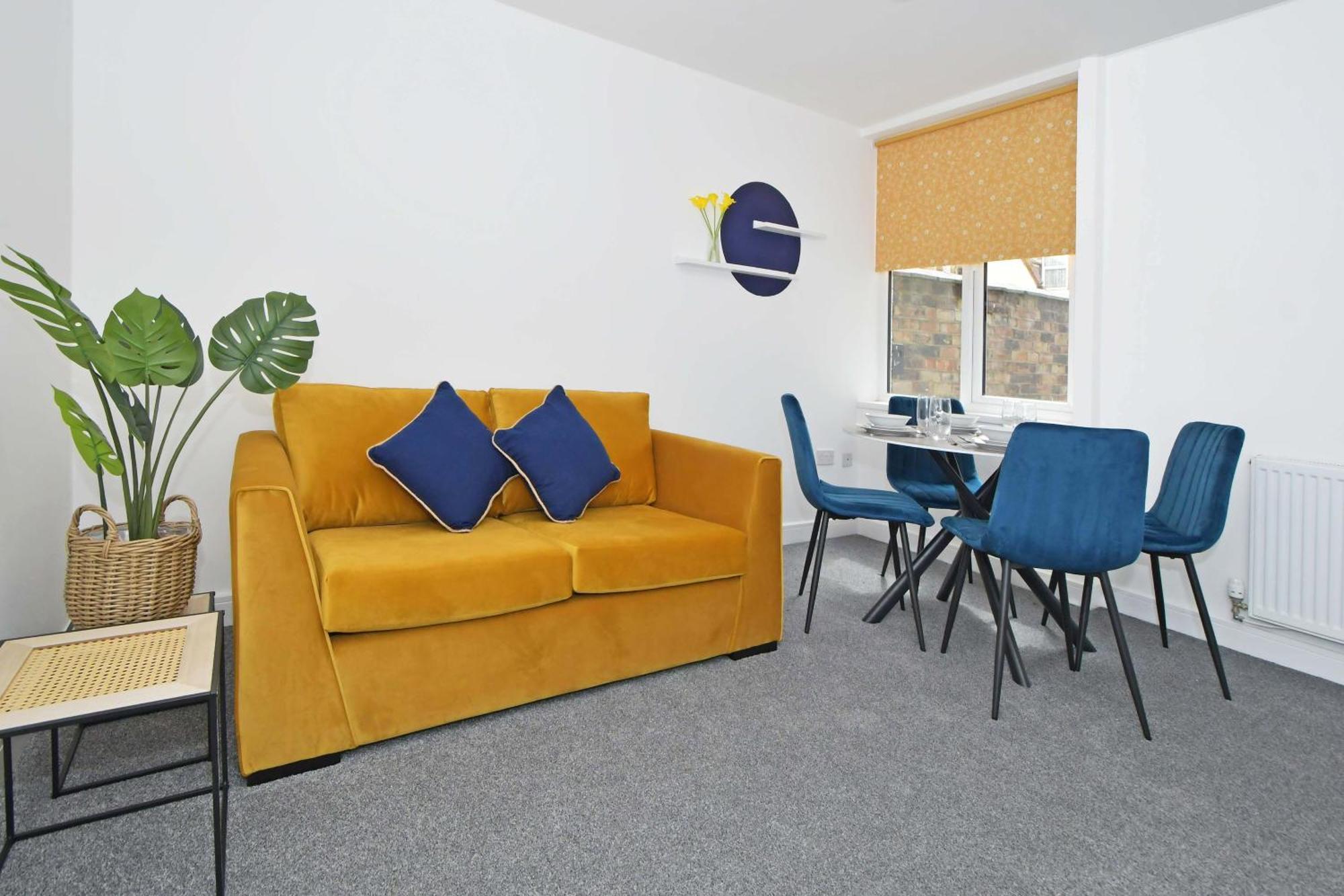 Sapphire Apartments By Yourstays - Luxury 2 Bedroom Apartments In Crewe Exteriör bild